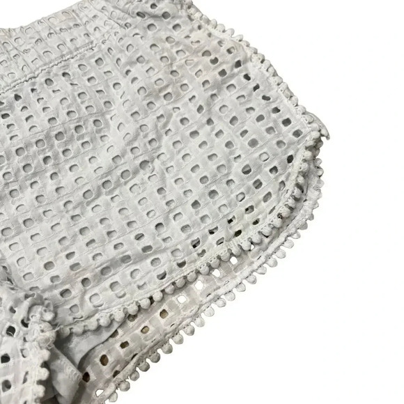 Lilly Pulitzer White Eyelet Pom Trim Shorty Shorts M - Picture 2 of 4